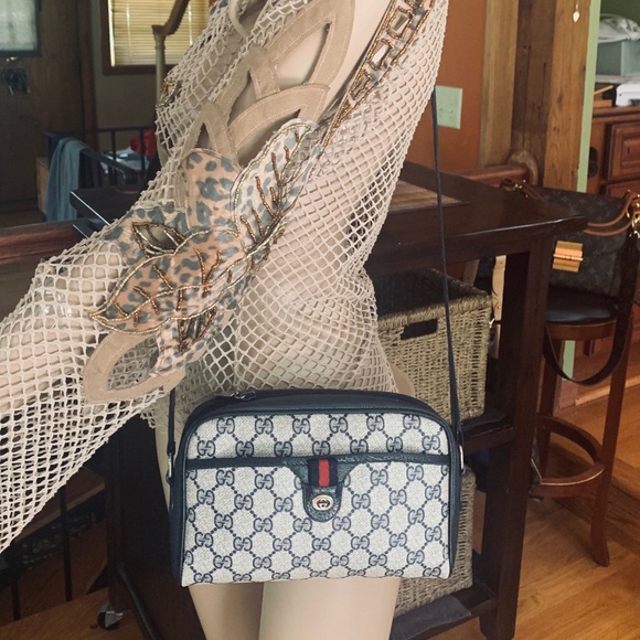 ❌❌SOLD❌❌ RARE design GorG CUCCI Crossbody EUC - Picture 3 of 8